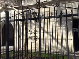 Reja colocada por herrero de Morillas Iluminación en Montevideo